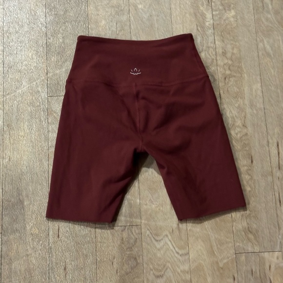 Beyond Yoga Pants - Beyond Yoga Maroon Biker Shorts Size Medium READ